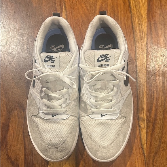 Nike White and Black Men's Sneakers - Picture 4 of 7